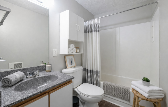 1 bed, 1.5 baths, 700 sqft, $1,200, Unit 1538-L