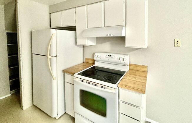 2 beds, 1.5 baths, $1,950, Unit APARTMENT C8