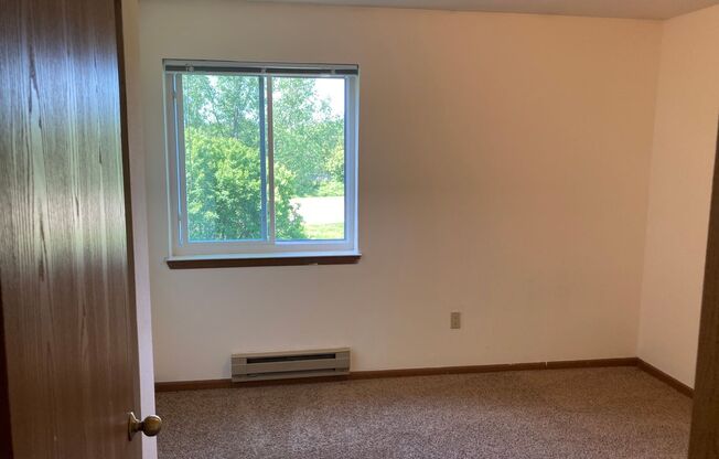 3 beds, 1 bath, 1,040 sqft, $1,695, Unit 3172-302
