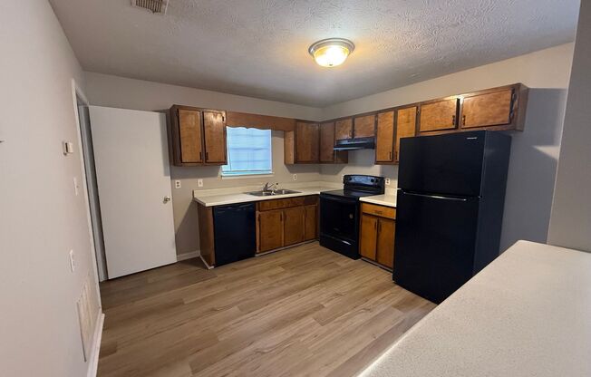 2 beds, 1 bath, 850 sqft, $975, Unit RW367