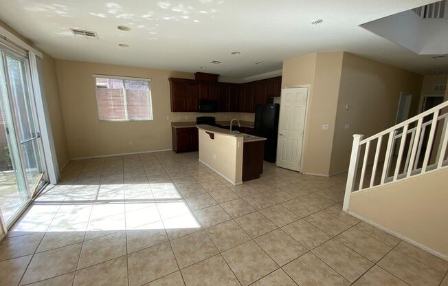 Beautiful 3 Bedroom 2 and 1/2 Bathrooms House in Summerlin! Property Wont Last Long!