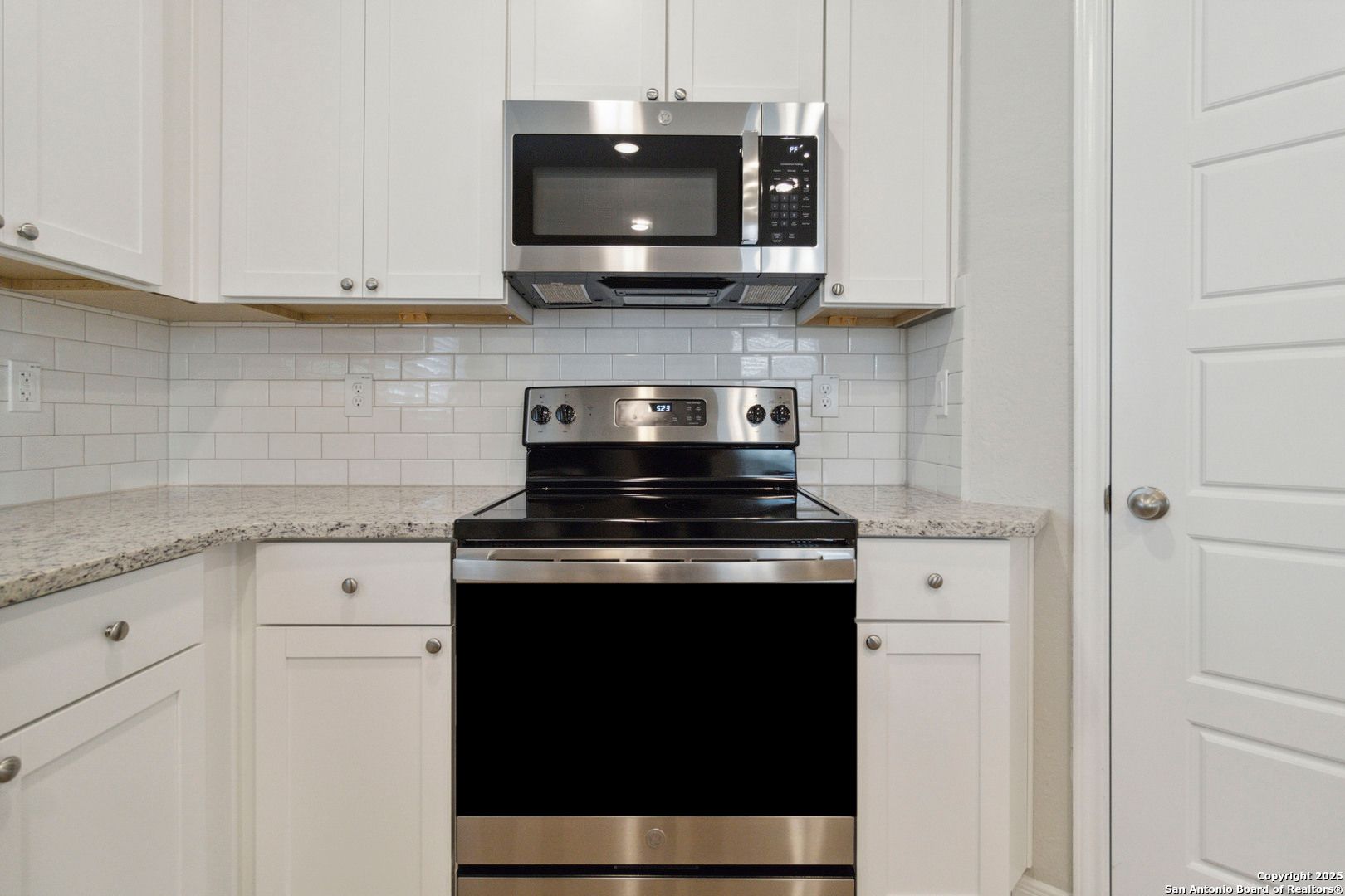 Brand New 3 Bd 3 Full Bath Townhouse Near UTSA & LaCantera