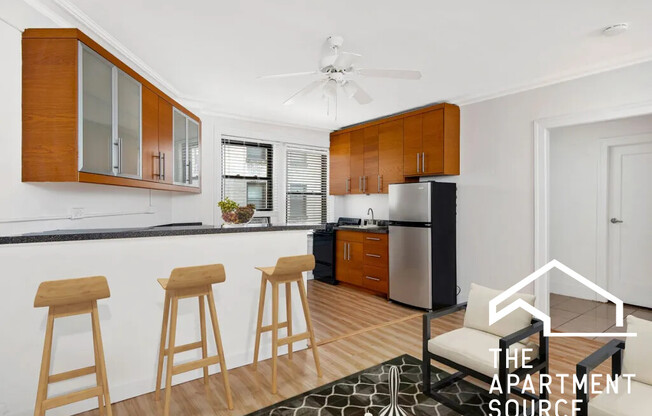 2756 N Pine Grove Ave, Chicago IL 801