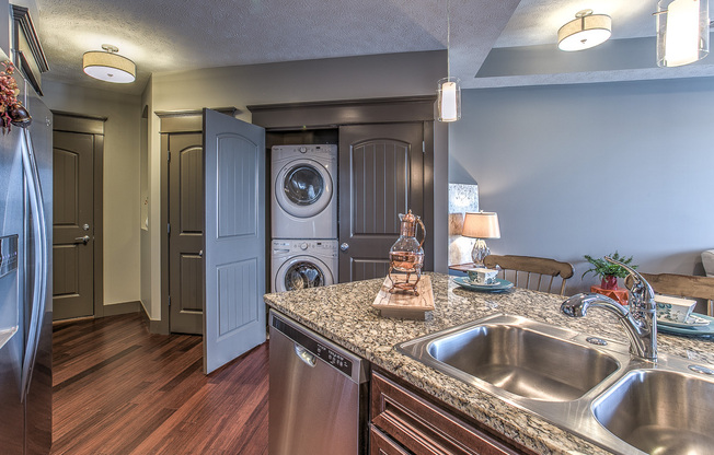 1 bed, 1 bath, 677 sqft, $1,425, Unit B - 1004 Unit 108 - A780 Lake View
