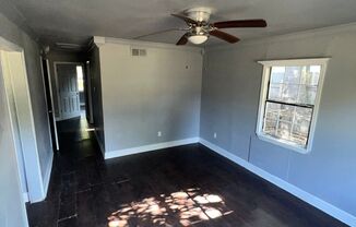 3 beds, 1 bath, $750