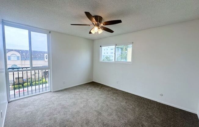 OPEN HOUSE: 5/10 3-4PM ~  2BR with Parking ~ 1 Block from the Water!