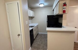 1 bed, 1 bath, 682 sqft, $905, Unit 717