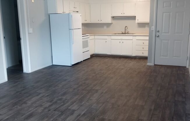 1 bed, 1 bath, 700 sqft, $1,189, Unit 18