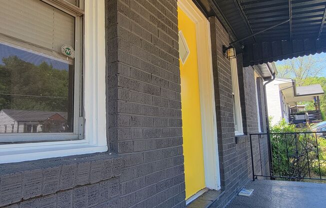 3 Bedroom Brick Ranch on Basement/5 Min Drive to Downtown Atlanta