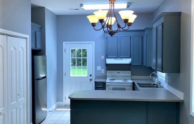 Downtown Cornelius! Minutes from Lake Norman! 2 Bedroom, DUPLEX!