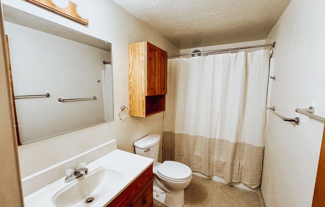 3 beds, 1 bath, $1,895, Unit 1085