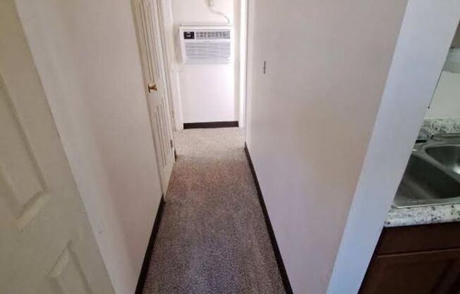 1 bed, 1 bath, $925, Unit 1826 N Star Ave #C