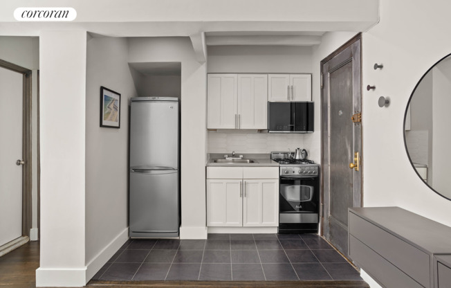 54 E 8 ST