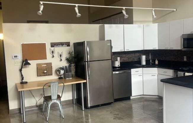 1 bed, 1 bath, 720 sqft, $1,350