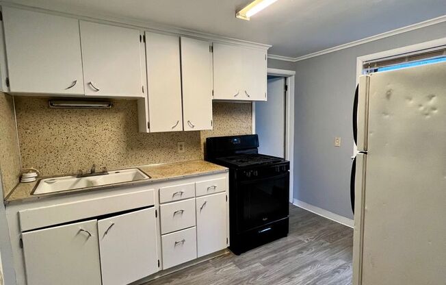 2 beds, 1 bath, 800 sqft, $800, Unit Apartment 3