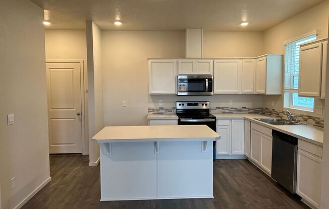 Beautiful Hazel Dell Townhome! Location, Location!