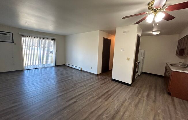 3 beds, 1 bath, $1,125, Unit 1990-01