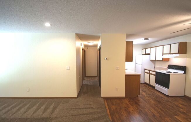 2 beds, 2 baths, 915 sqft, $1,695, Unit 113