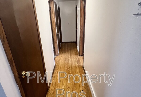5817 N 76 ST