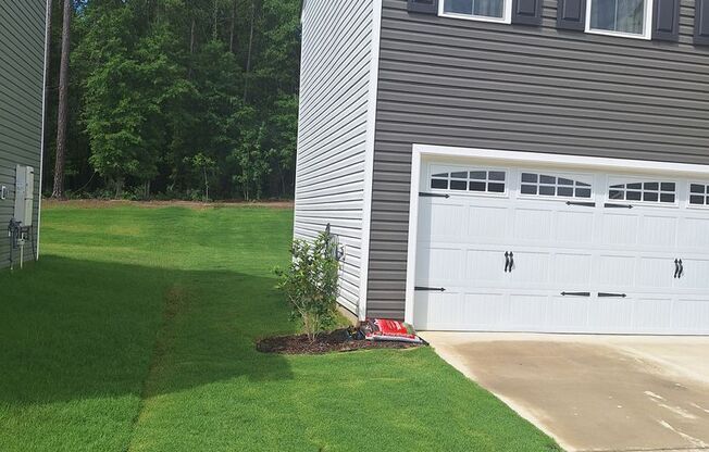 Outstanding Four Bedroom Home Less Than 10 Minutes Away from Ft Jackson!