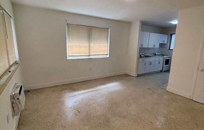 Studio in Central Location + Parking