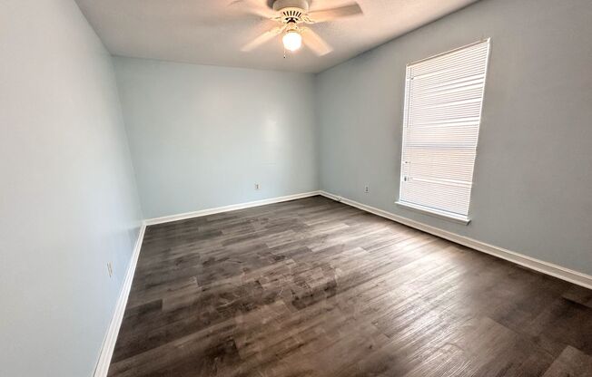 3 beds, 2 baths, $1,250