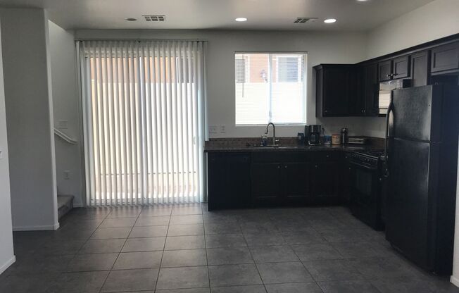 3 bed/3 bath with Loft 2-story home 89115