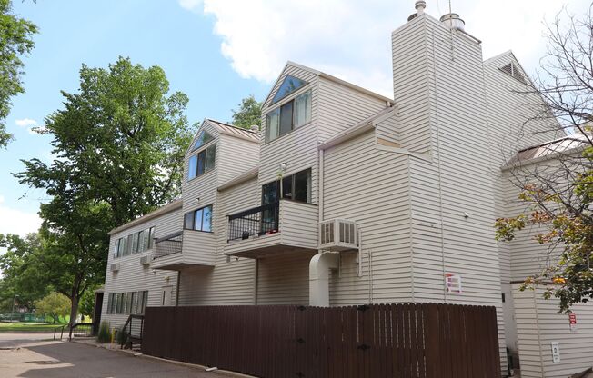 524 W. Laurel St