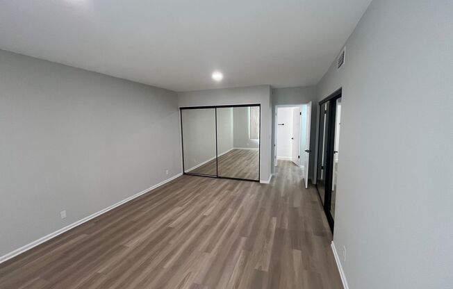 1 bed, 1 bath, 700 sqft, $2,998