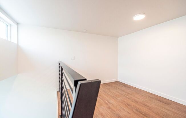 Studio, 1 bath, 270 sqft, $1,386, Unit 410