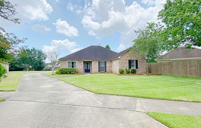 4 Bedroom House Available Now in Riverbend Landing Subdivision