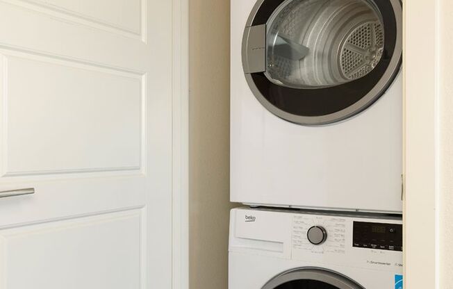 3 beds, 2 baths, 800 sqft, $2,995, Unit 201