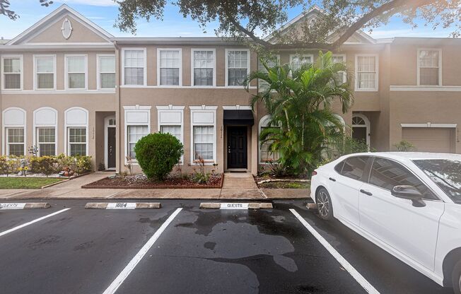 TAMPA TOWNHOME IN GATED COMMUNITY!