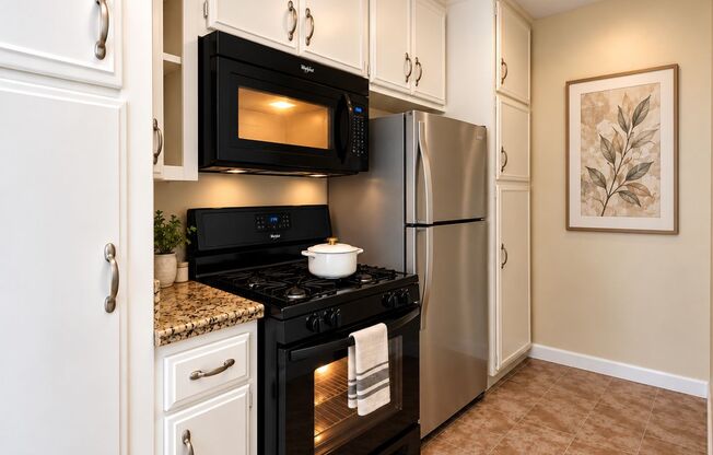2 beds, 2 baths, 900 sqft, $2,599, Unit E