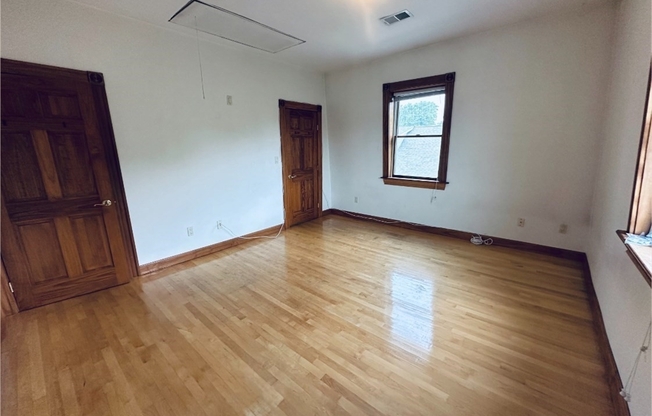 3 beds, 1 bath, 1,000 sqft, $2,800, Unit 3