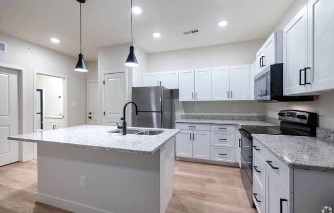 1 bed, 1 bath, 601 sqft, $1,450, Unit 1737-112