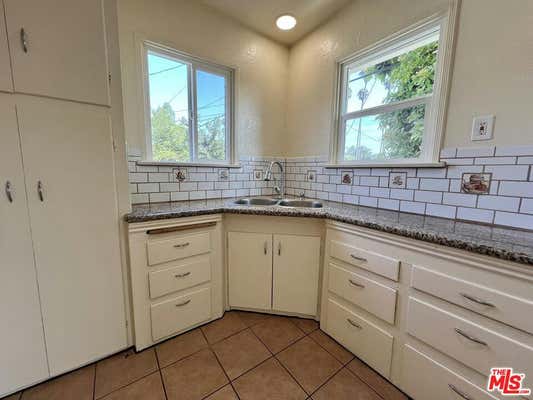 1 bed, 1 bath, $1,800, Unit 1/2