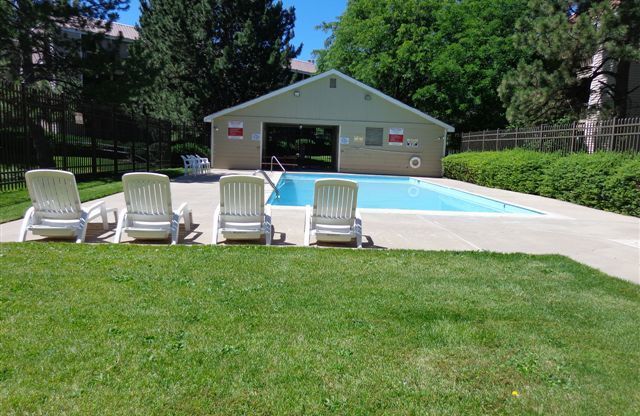 Spacious 1 bed Great location off Sable and Miss. near I-225