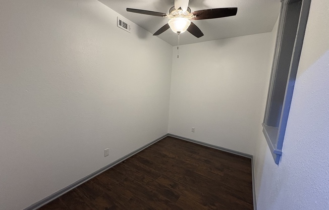 1941 1939 S WINONA LN