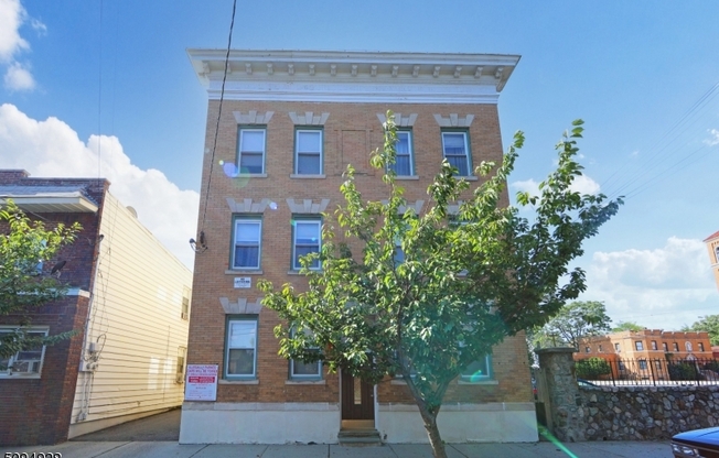 84 PINE ST