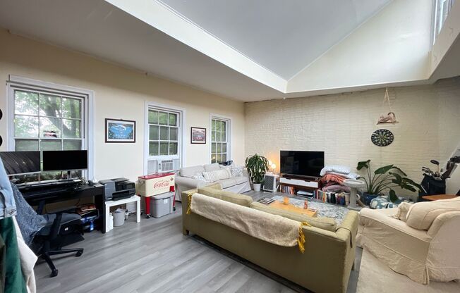 3 beds, 2 baths, 1,400 sqft, $3,200, Unit 3F