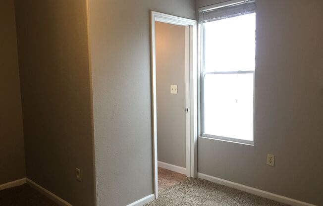 2 beds, 1.5 baths, $900