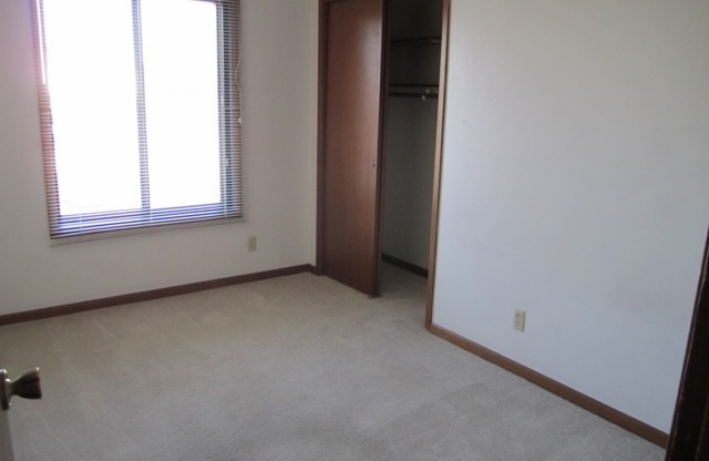 2 beds, 1 bath, 850 sqft, $900, Unit 35