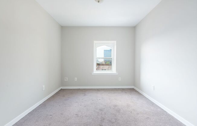 3 beds, 1 bath, 1,000 sqft, $1,995, Unit 1422-E