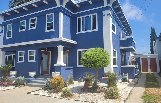 1005 E 2 ST