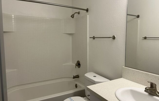 2 beds, 1 bath, 950 sqft, $2,940, Unit C027