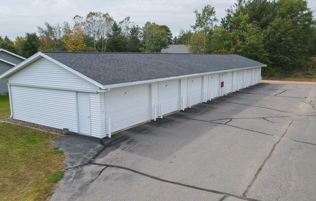 2 beds, 1 bath, 918 sqft, $1,100, Unit WE 1000 RL-16