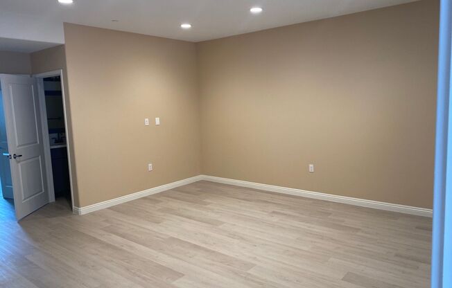 2 beds, 2 baths, 957 sqft, $2,595, Unit 21