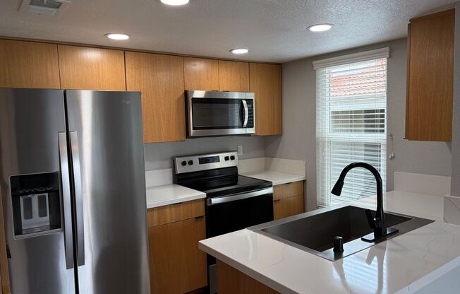 2 beds, 2 baths, 986 sqft, $2,750, Unit 698