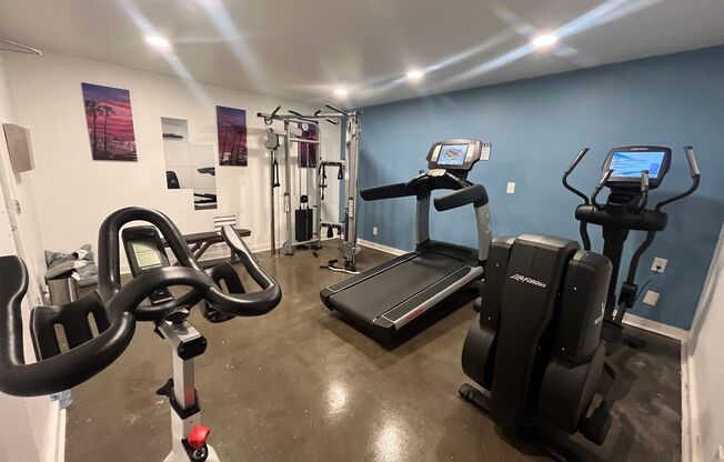 2039 North Las Palmas Ave